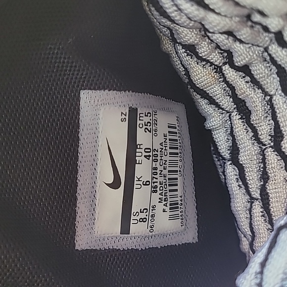 Nike Roshe TWO Hi Flyknit black gray pull on sneaker boots size 8.5 - Picture 8 of 9